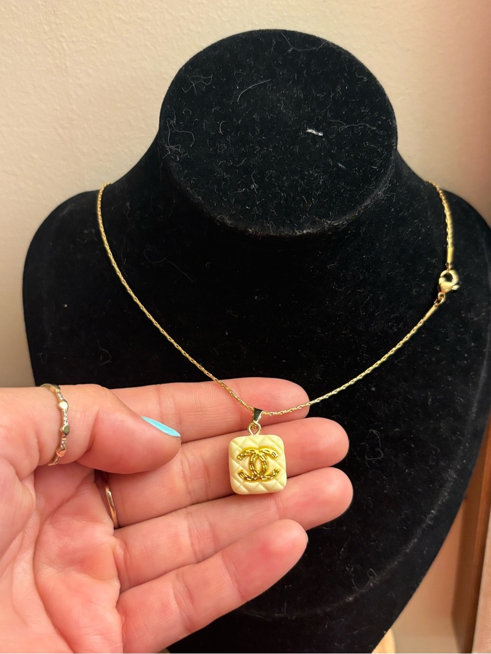 Gold and yellow cream cc necklace